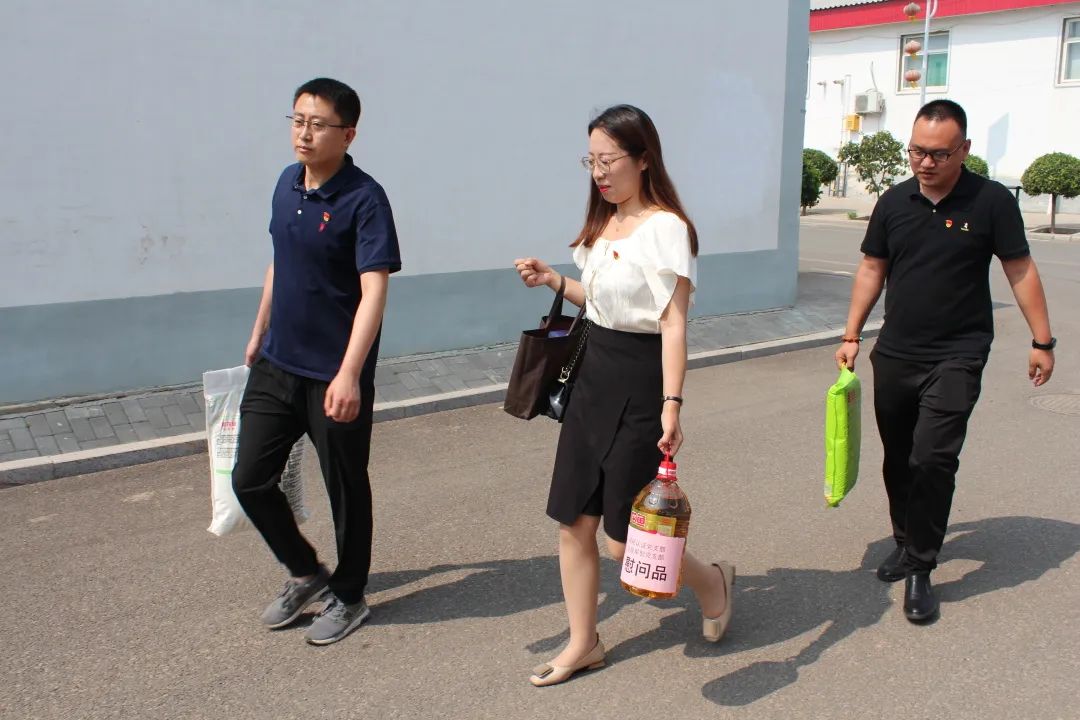 【送溫暖 傳真情】領拓認證黨支部進行“迎七一 送關懷”走訪慰問老黨員主題黨日活動