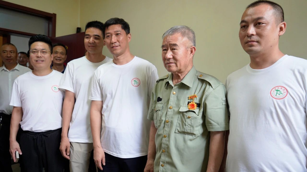 【送溫暖 傳真情】領(lǐng)拓認(rèn)證黨支部進(jìn)行慶“八一 ”走訪慰問(wèn)太原市光榮院活動(dòng)